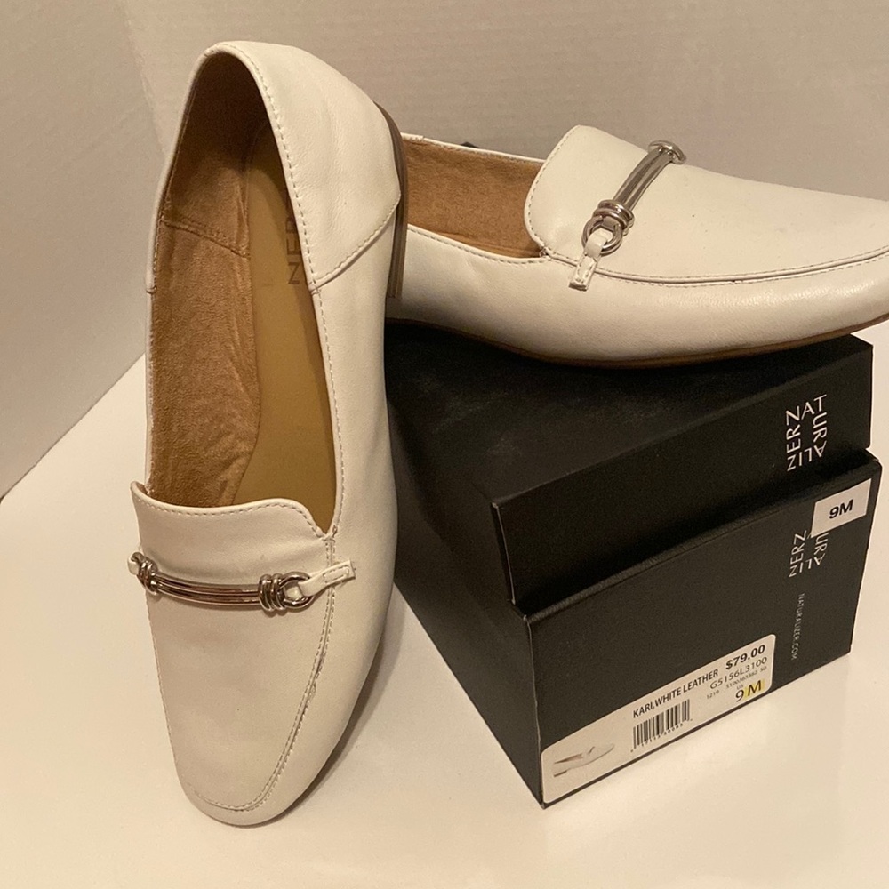 Naturalizer “Kari” leather flats silver buckle brand new